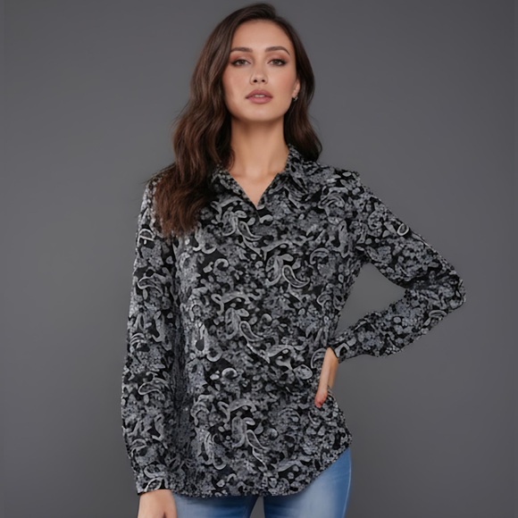 Black And White Paisley Button Down Blouse - Picture 3 of 7